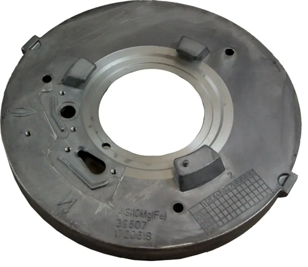 Brennkammer Oberteil aus Aluminium für Wolf Heizgeräte, mit verschiedenen Öffnungen und Kennzeichnungen zur Montage und Verbindung.